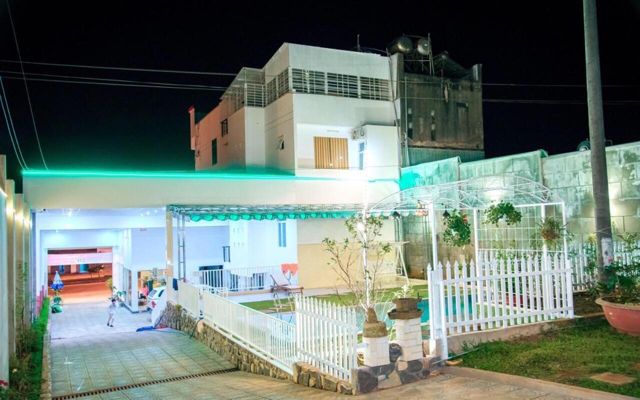 Thu Hien Hotel Pleiku - By Bay Luxury Plei Holang Екстер'єр фото