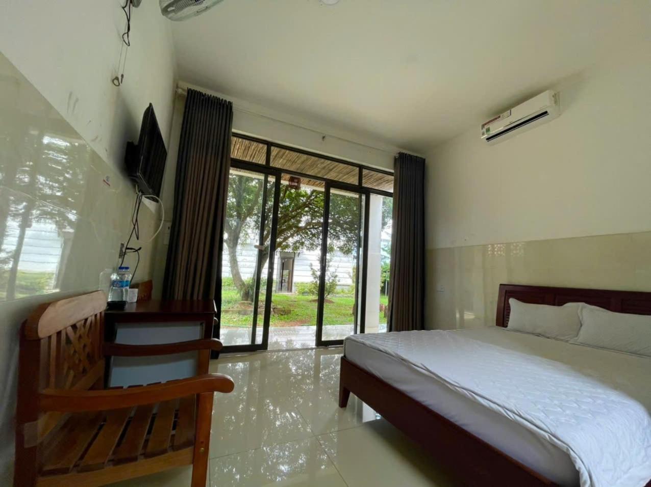 Thu Hien Hotel Pleiku - By Bay Luxury Plei Holang Екстер'єр фото